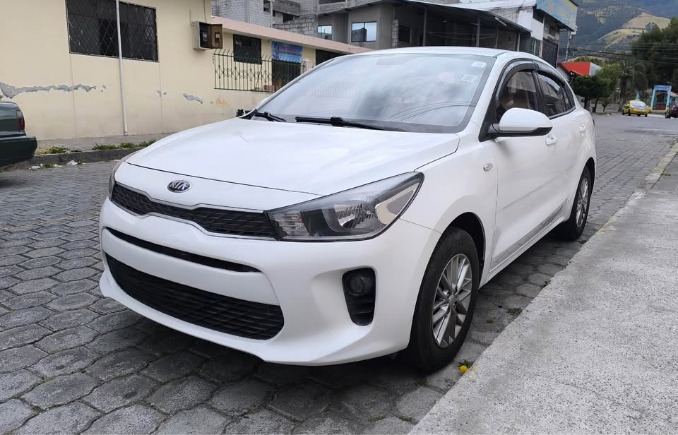 Kia Rio EX 2020 — vista frontal